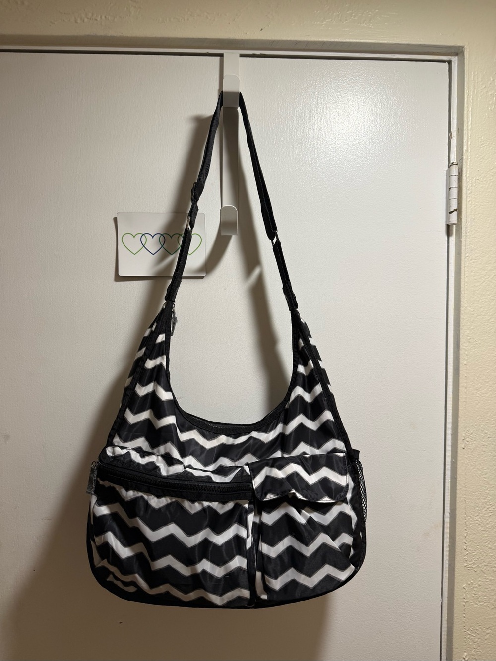 thirty-one Black and White Chevron Crossbody Bag . EUC Like New!